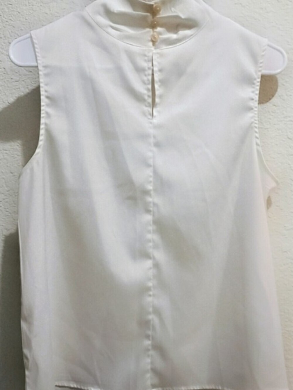 Another Sleeveless Hight Degaje Women Silky White, 3 Botton Back losure, Small - Picture 3 of 9